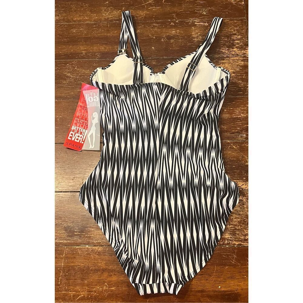 SPANX Bathing Suit Women’s One Piece Underwire Black & White Swim Wear - Picture 3 of 7